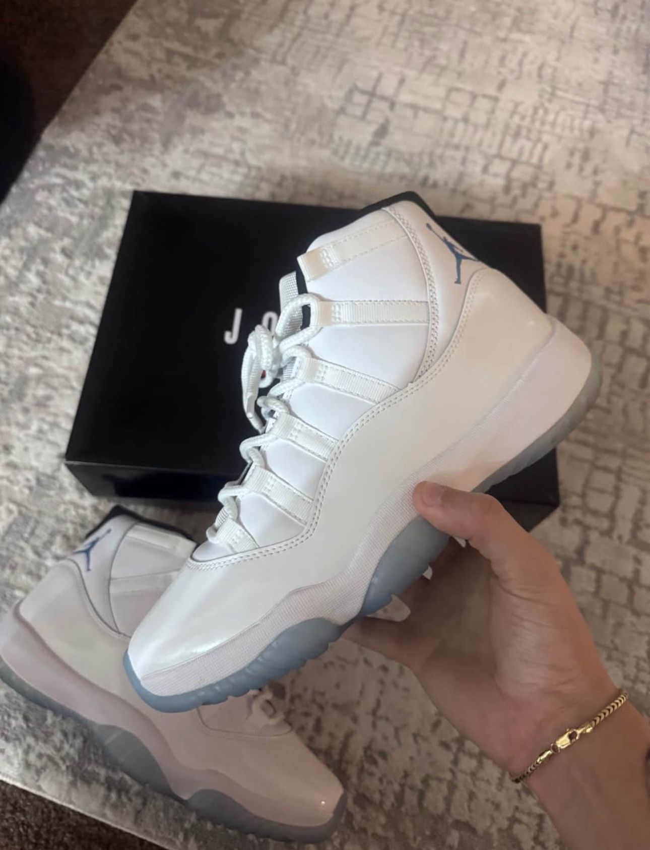 Jordan 11 Legend Blue Size 9.5M