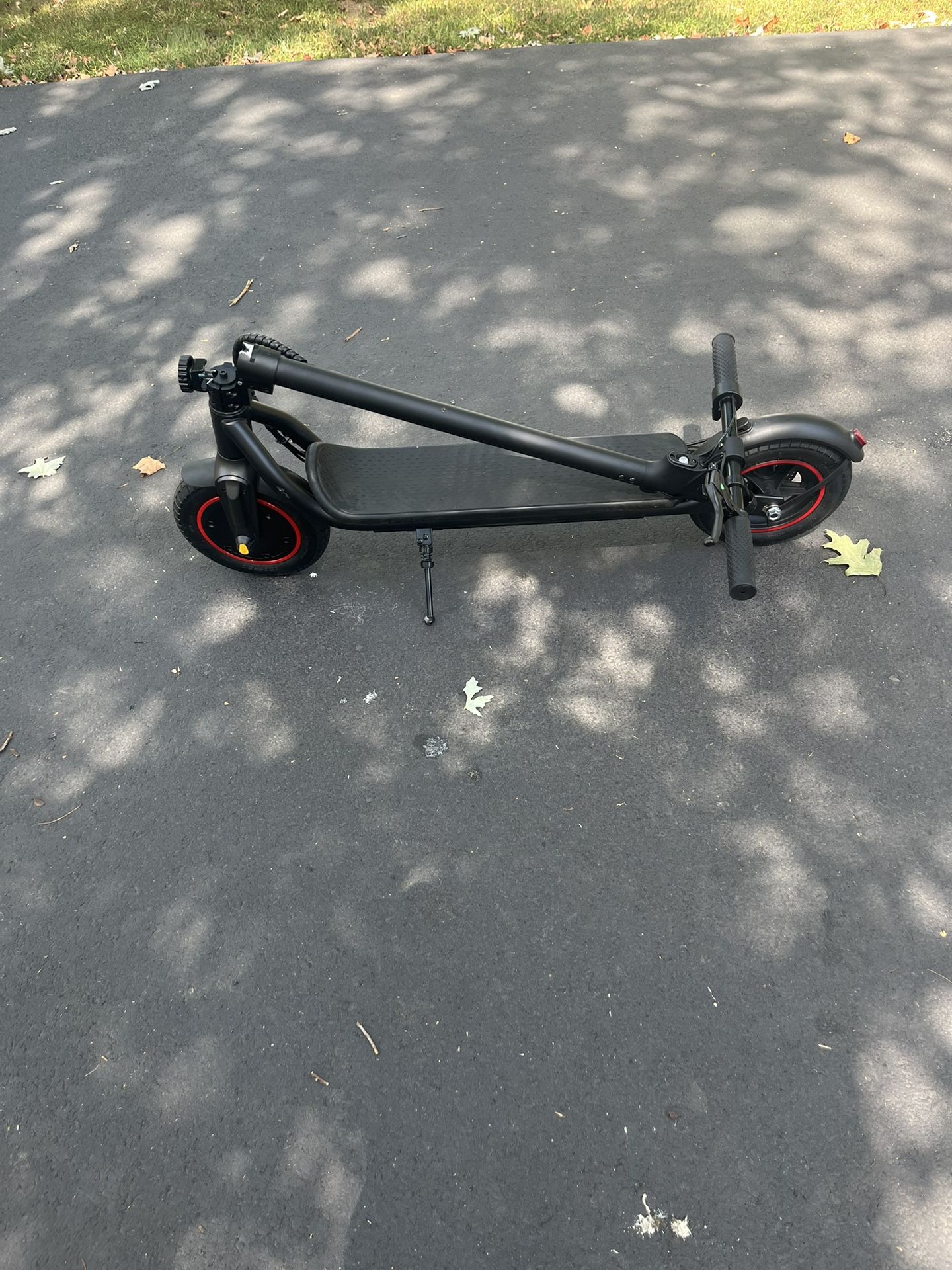E-SCOOTER (25 MPH, 25 MILES RANGE)