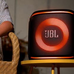 Jbl Encore 2  W/ Microphones 
