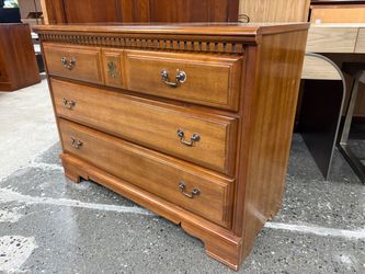BASSETT Light Brown Traditional 3-Drawer Petite Low Dresser