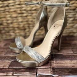 BeautifulGold Heels with Rhinestone diamonds