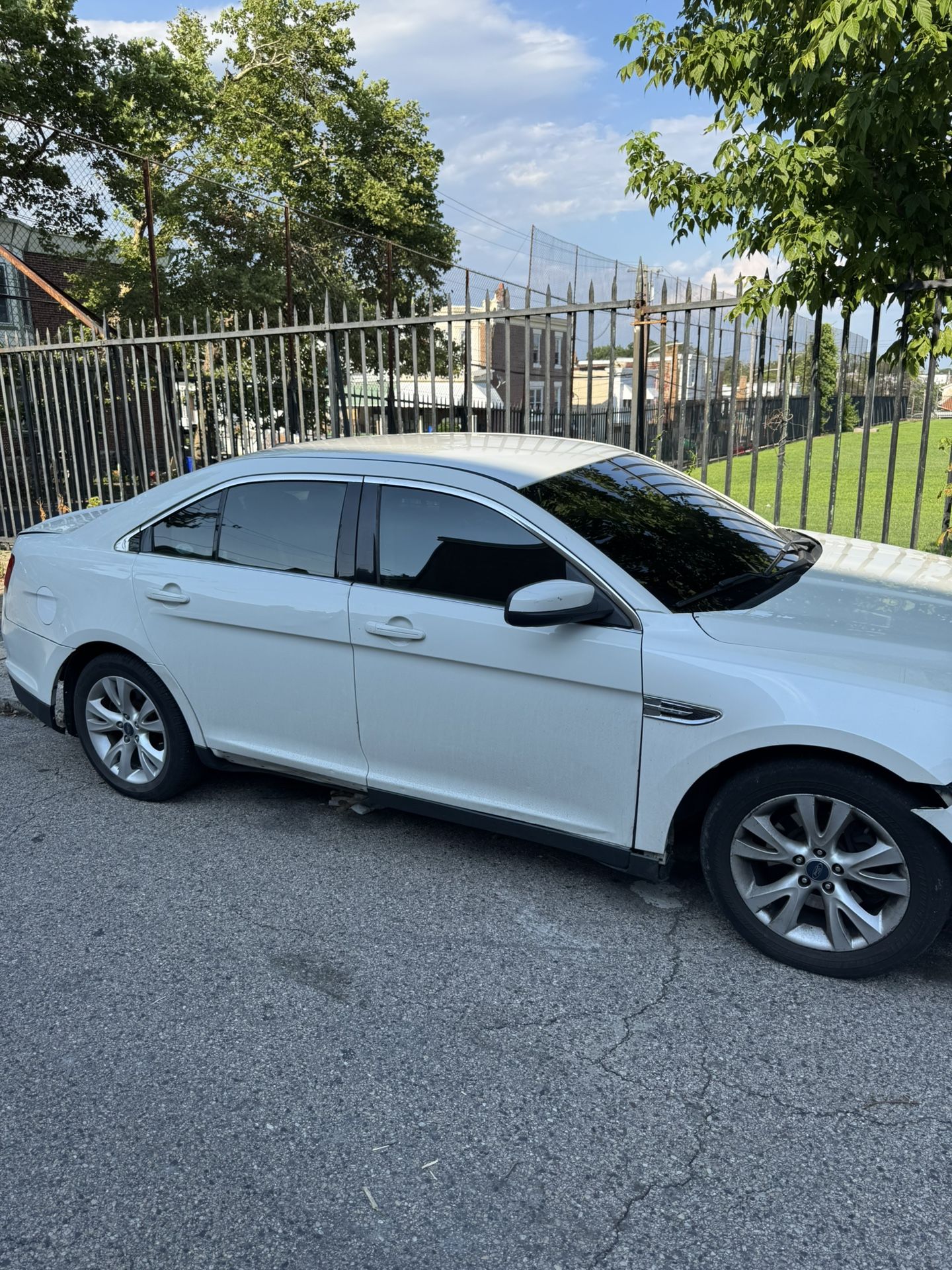 2011 Ford Taurus