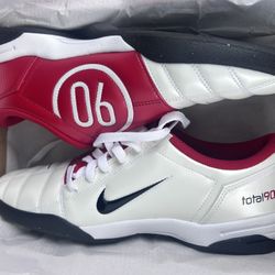 Nike Total 90 / 90$
