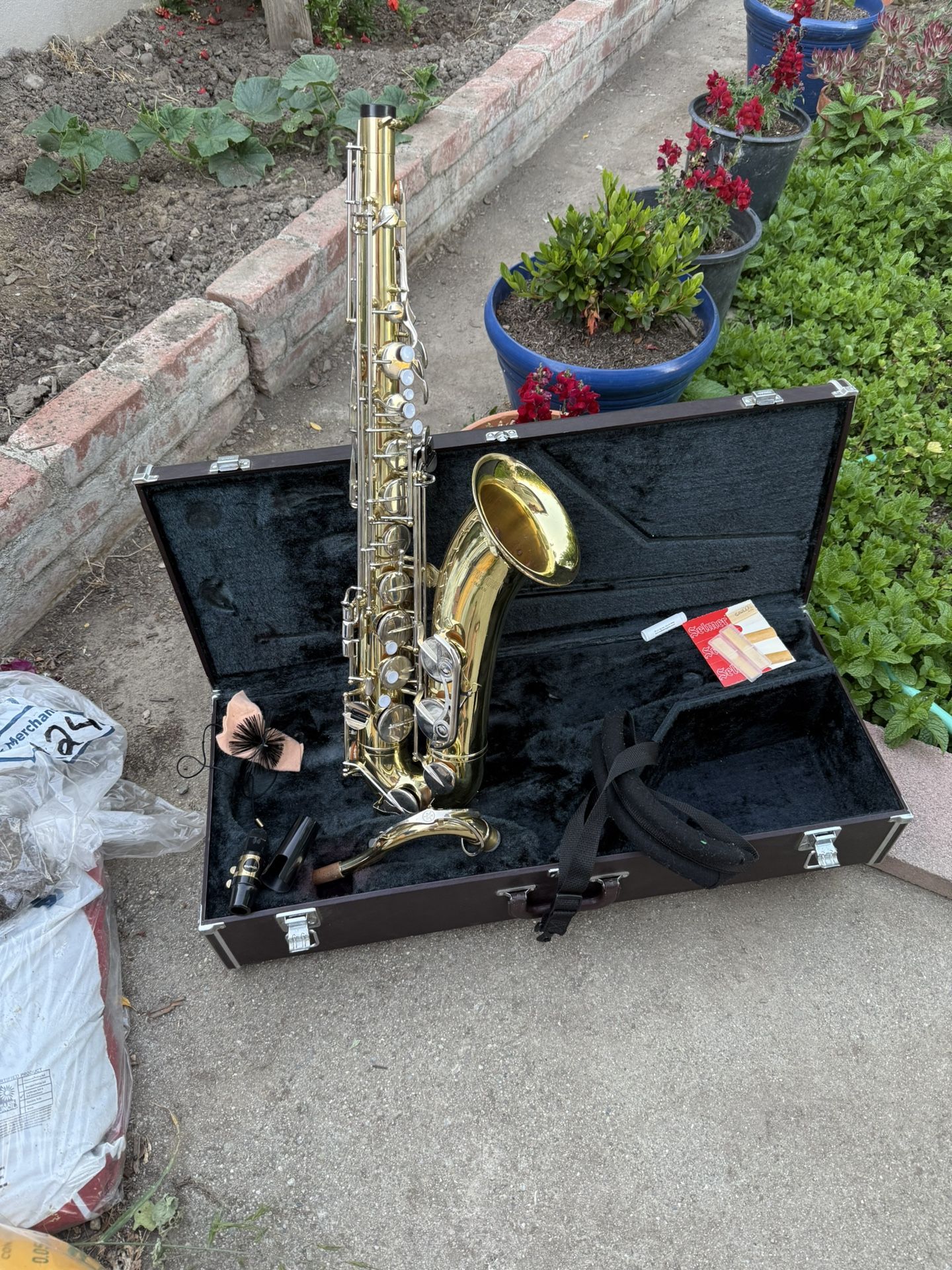 Great Yamaha YTS-23 Tenor Saxophone with case and mouthpiece. Made in Japan