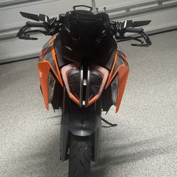 2023 KTM 1290 Super Duke GT