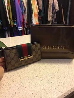 Gucci wallet!!