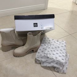 Dolce vita Tobias Lug Sole Platform Chelsea Booties In Ivory