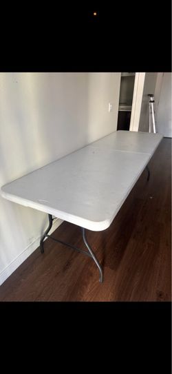 Foldable table