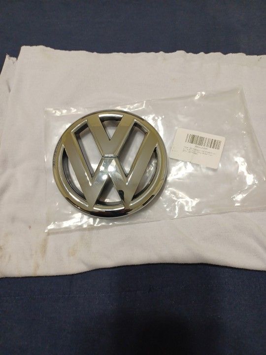 2011/2014 VW OEM JETTA FrONT GRILL BADGE EMBLEM