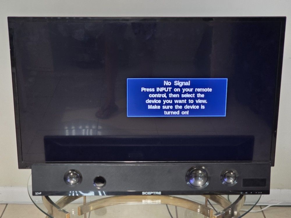 40" TV w Soundbar