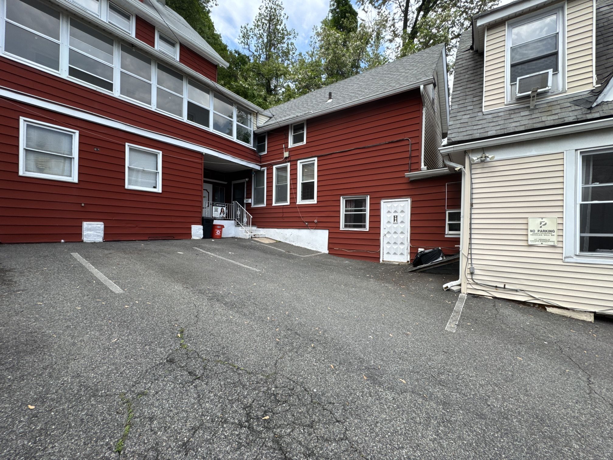 2 Bedroom duplex house in Edgewater ! parking and in unit laundry