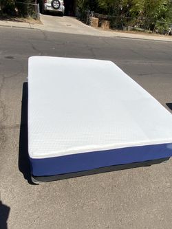 FREE DELIVERY: Sleepy’s Hybrid Fill Size Bed