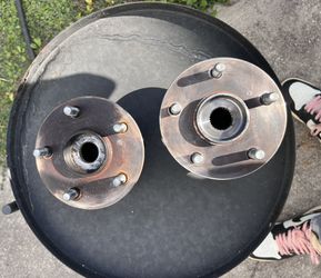 Pair Of 5 Lug Wheel Bearings Used