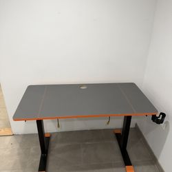 Adjustable standing desks