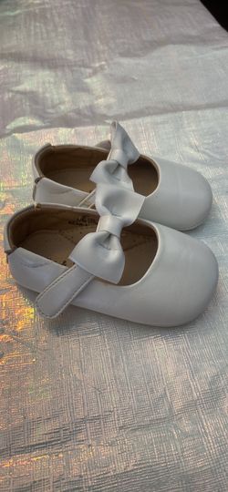 baby shoes size 4/5