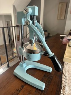Zulay Kitchen Cast Iron Manual Citrus Juicer