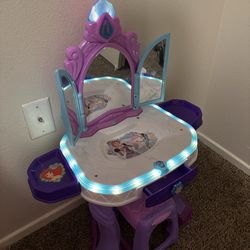 Toddler vanity