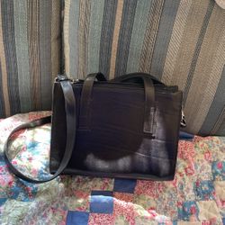 Valentina Black Pocketbook With 3 Compartments And Zippered Pockets In Two of The Three