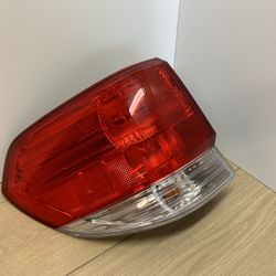 '08-'10 HONDA ODYSSEY Left driver side Taillight quarter mounted OEM