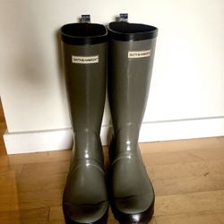 New Rain boots Size 9 