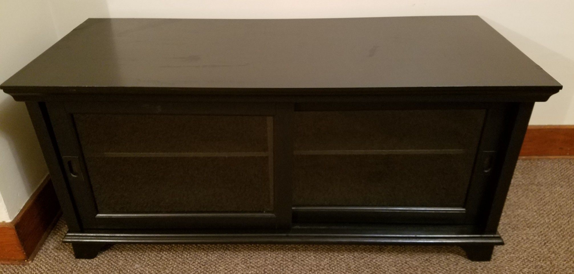 OFFERS TAKEN.BLACK ENTERTAINMENT STAND W/ 2 SLIDING TEMPERED GLASS DOORS & 3 LEVELS OF ADJUSTABLE SHELVING EACH SIDE