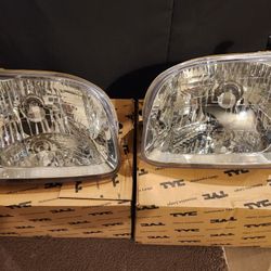TOYOTA TUNDRA HEADLIGHTS  01 - 04