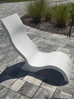 NEW Ledge Lounger Signature Chair