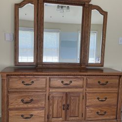 Bedroom Furniture Solid Wood Great Conditions
