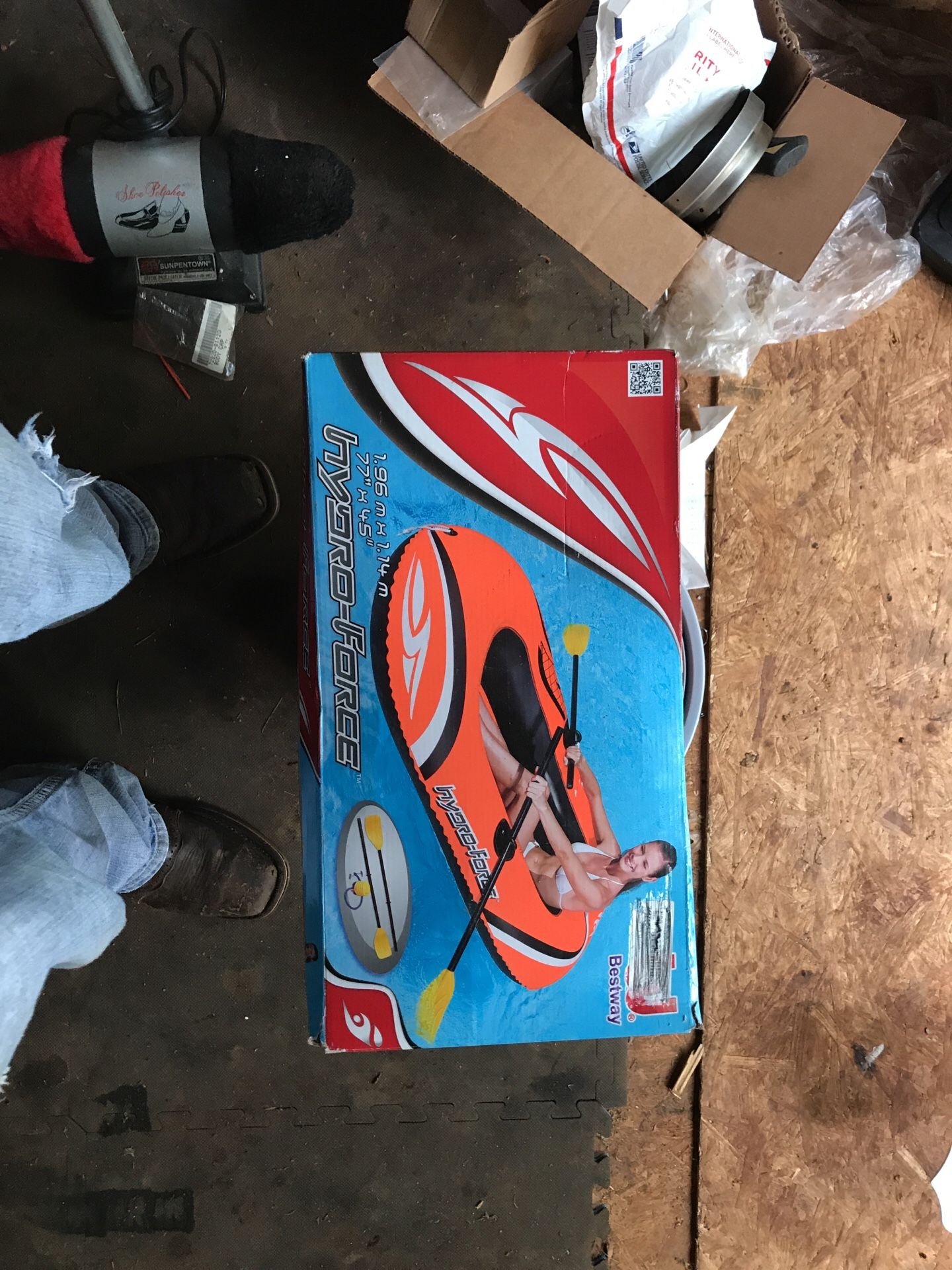 Inflatable raft with oars and pump