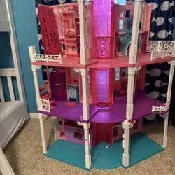 FREE  UsedBarbie Dream House