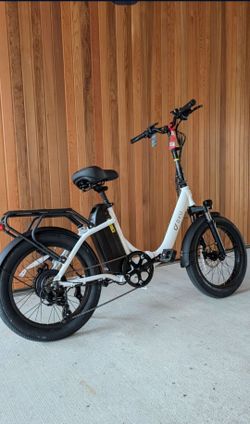 Premium electric bike with hydraulic brakes and aluminum frame.