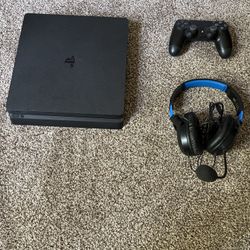 PS4 Slim Bundle-Barely Used-130$ OBO