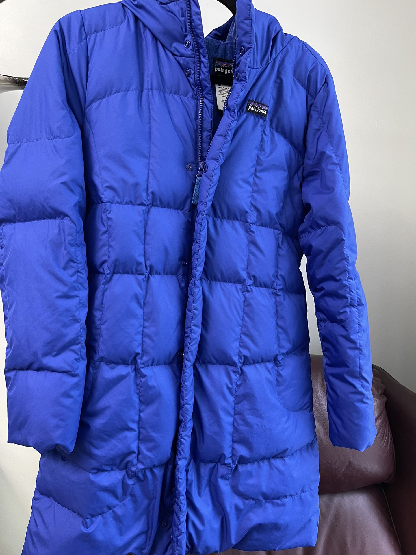 Patagonia quilted down Girl's puffer hooded knee length blue jacket, Size XL
