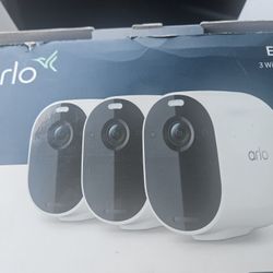 BRAND NEW WIRELESS ARLO SEURITY SYSTEM W 3 CAMERAS *INCLUDES BATTERIES ALSO!