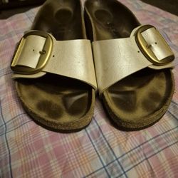 BIRKENSTOCK  SIZE 9 EXCELLENT CONDITION  ORIGINAL PRICE $78.