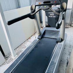 Life fitness treadmill 