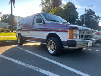 1984 [CUSTOM] Dodge mini ram van