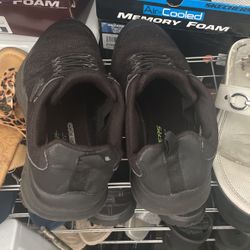 black skechers