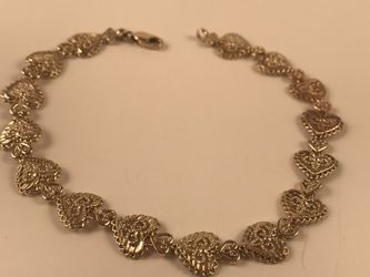 10k solid gold heart bracelet. Grams :4.5
