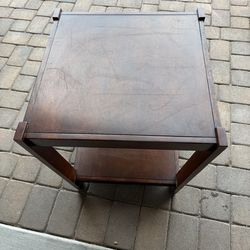 4 LEG TABLE 2 STOOLS