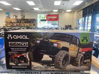 Axial SCX10 III 1987 Toyota SR5 1/10 RTR 4WD Rock Crawler