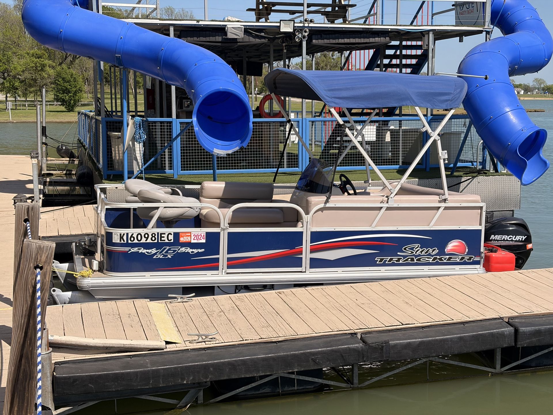 Suntracker bass buggy 16ft