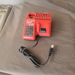 Milwaukee M18 Chrger