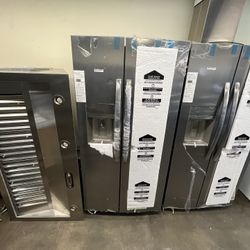 NEW 33” FRIGIDAIRE STAINLESS STEEL REFRIGERATOR 