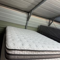 Serta Queen Size Mattress Set