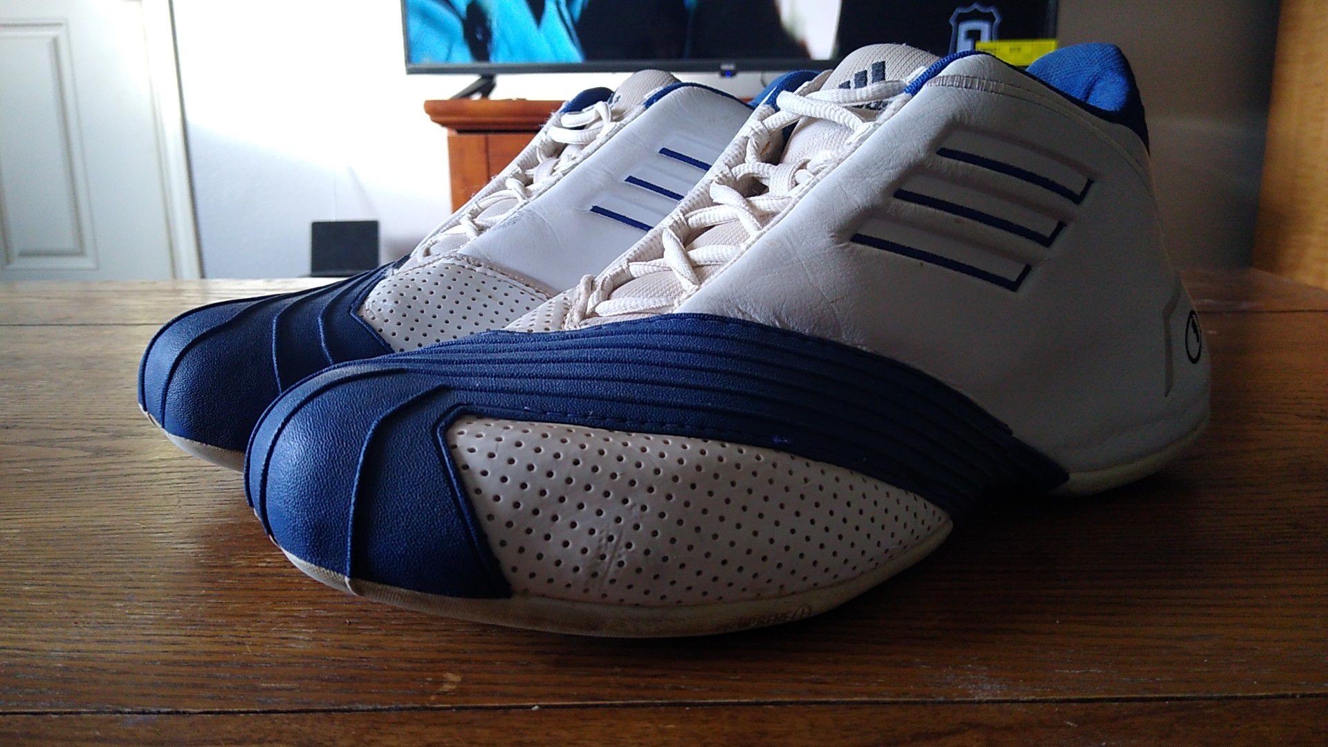 Recepción Permeabilidad oferta Adidas 2001 T-MAC Blue/White Basketball Shoes Size 11 for Sale in San  Antonio, TX - OfferUp