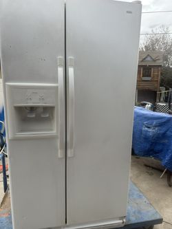 Ken more Refrigerator With Ice & Water Hookups