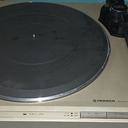 PIONEER AUTOMATIC DIRECT DRIVE PL-7 TURNTABLE 