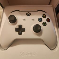 White Xbox One Controller 