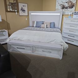 White Oak 5 Piece Queen Or King Bedroom Set